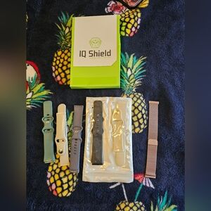 Fitbit watch bands (6) and screen protrctor